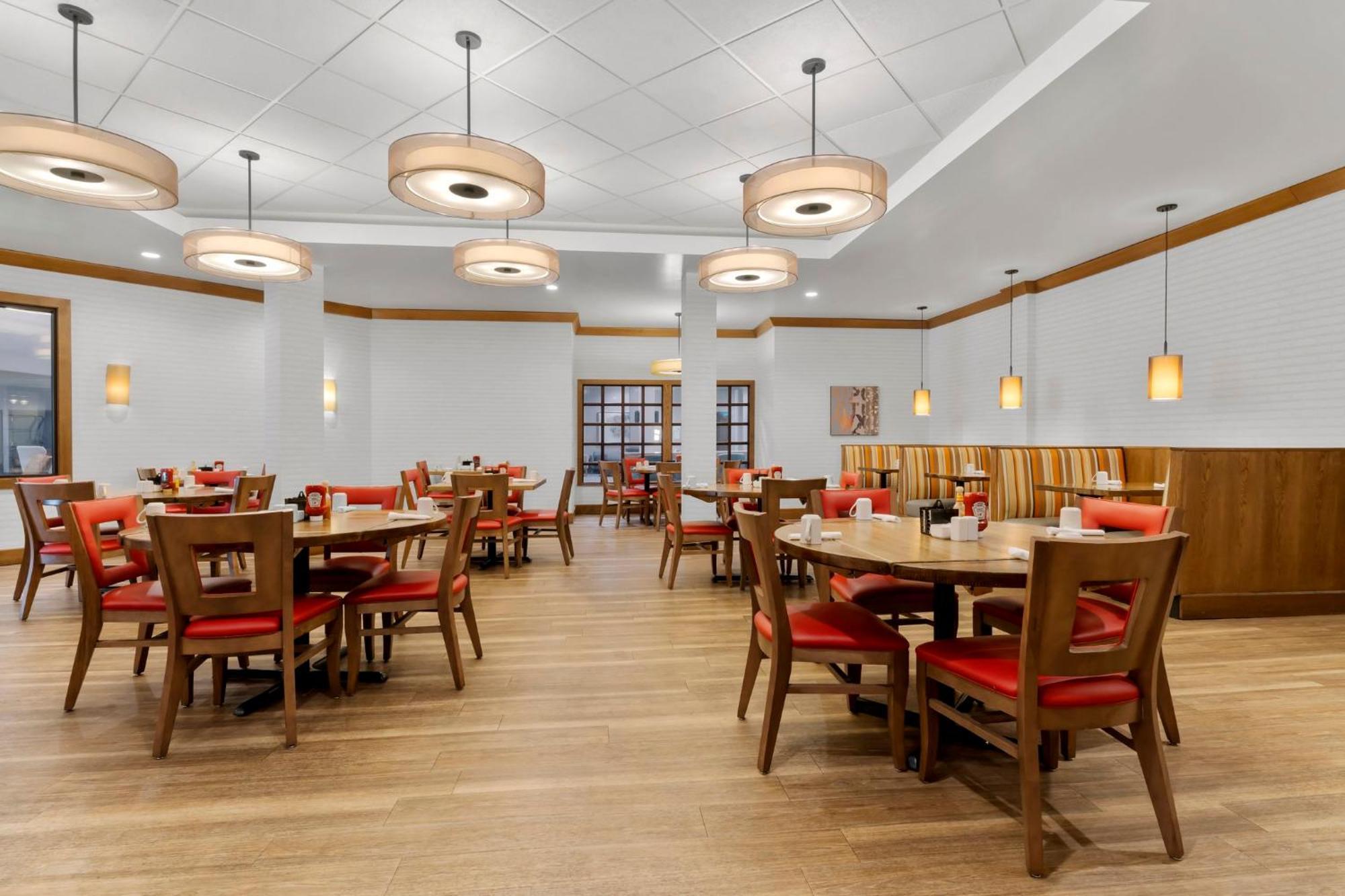 Holiday Inn Dubuque/Galena By Ihg Zewnętrze zdjęcie
