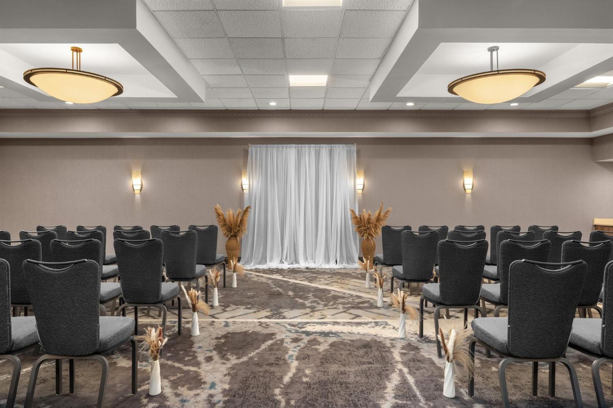 Holiday Inn Dubuque/Galena By Ihg Zewnętrze zdjęcie