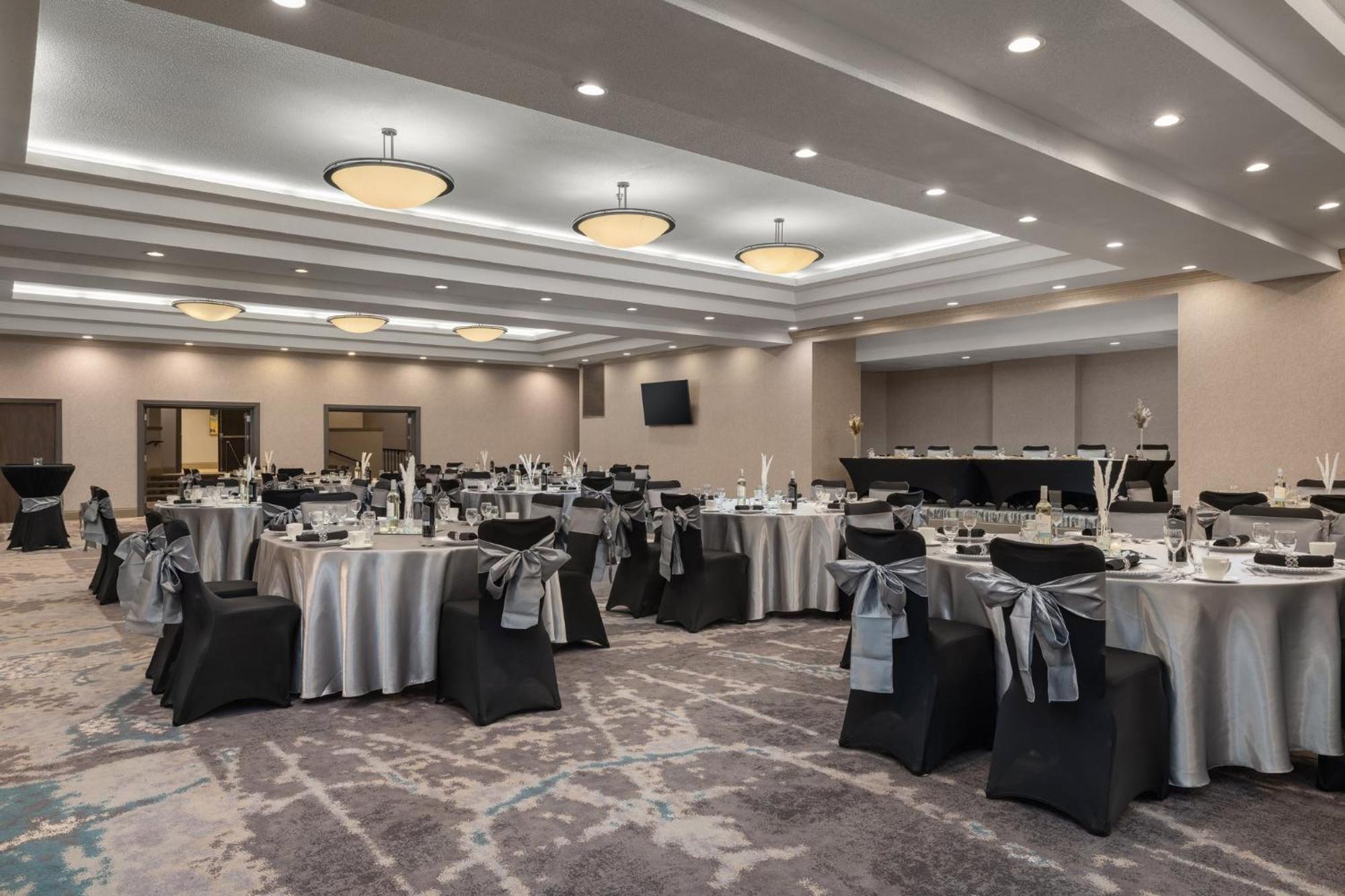 Holiday Inn Dubuque/Galena By Ihg Zewnętrze zdjęcie
