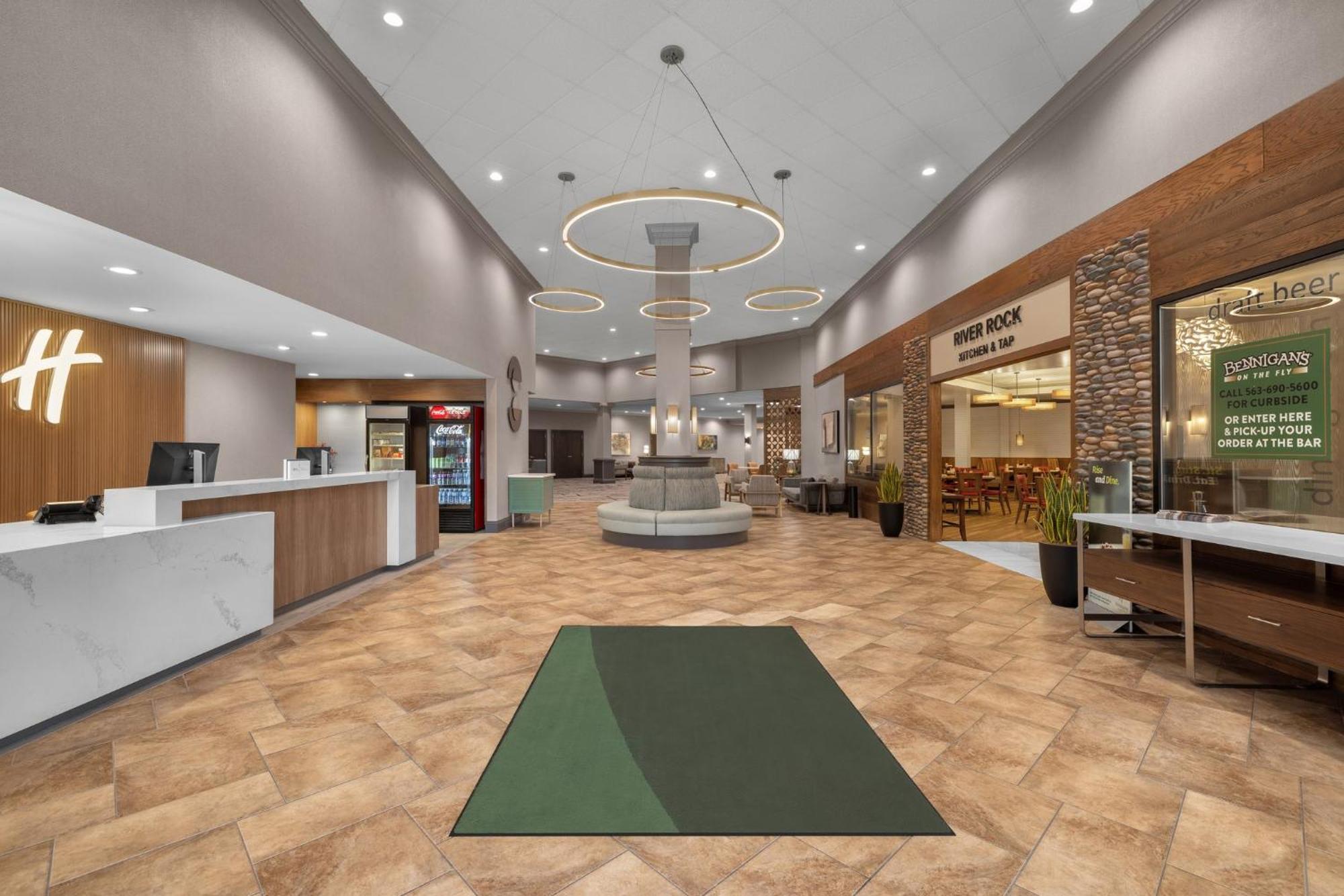 Holiday Inn Dubuque/Galena By Ihg Zewnętrze zdjęcie