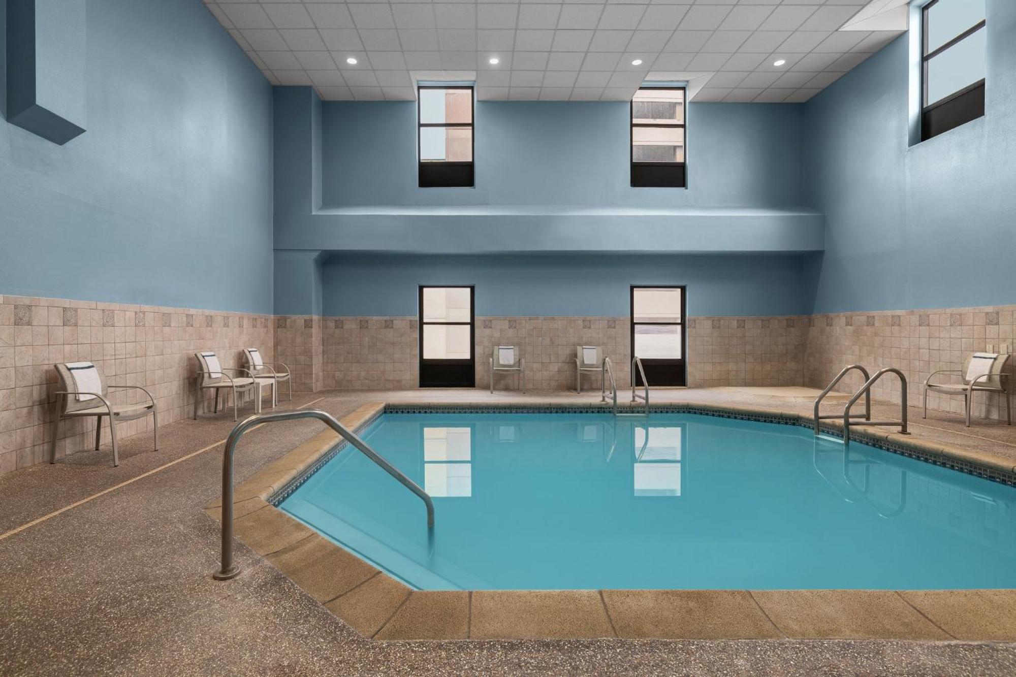 Holiday Inn Dubuque/Galena By Ihg Zewnętrze zdjęcie